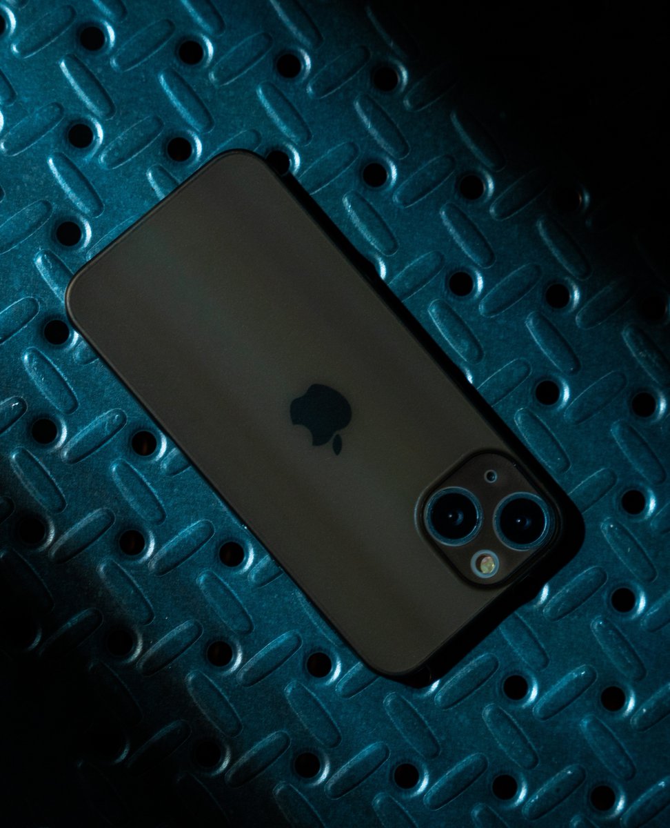 Thin it to win it

Buy it here: l8r.it/TgFu

#phnx #phnxcase #thinphonecase #thincase #mnmlcase #protectphone #minimalistphonecase #samsung #galaxys22