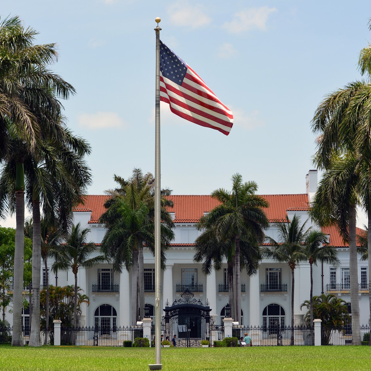 FlaglerMuseum's tweet photo. Have a safe and happy Fourth of July! We're looking forward to hosting Museum Members tonight at our Independence Day Celebration. (The Museum is not open today for general admission tours.) https://t.co/TMegJFhsz8