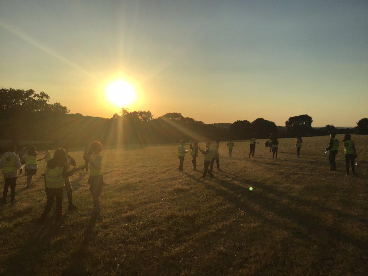 alstonprimaryb9's tweet photo. After a day of activities, Year 6 have refuelled with some pizza and are now on an evening walk. 🌅@TheBrigHouse https://t.co/wyKE5tqkcv