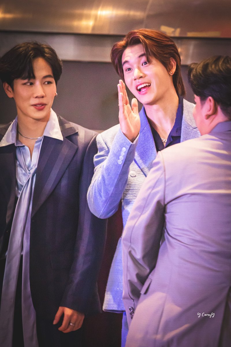 y_crazyY_'s tweet photo. อชิ - ยองแจ 🥰
 #ผ้าผีบอกGalaPremiere
@yinyin_anw #yinyin_anw @warwanarat #warwanarat https://t.co/NfYJ1pwQm2