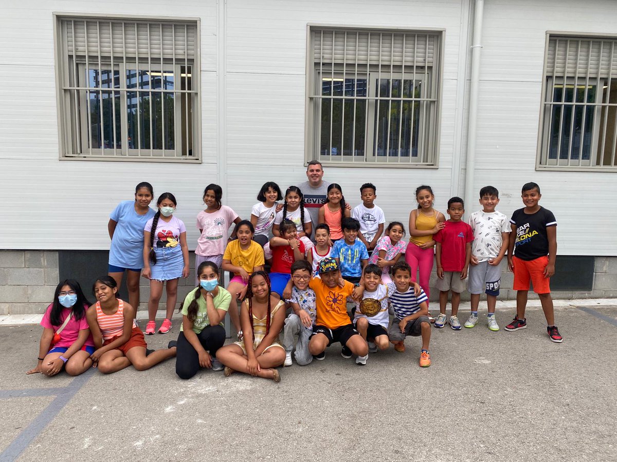 lliscart's tweet photo. 📌El Víctor s'acomiada de 4t B després de 3 anys amb ells.👋
📌Us desitja el millor al pròxim curs!👌
#curs2021i22 #ieperelliscart #comunitatgrans https://t.co/ctj3QGRifR