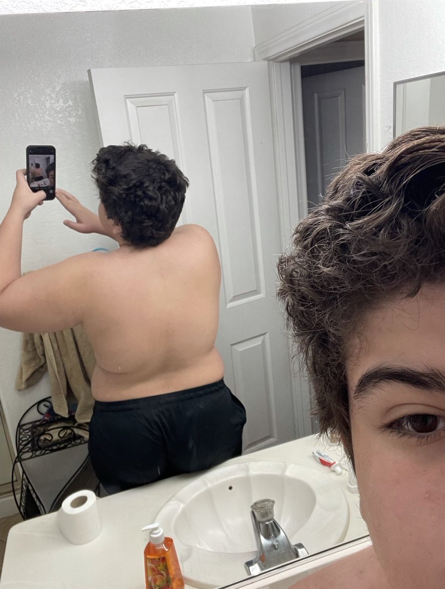 KingNathanLIVE's tweet image. Same mirror a lil over a year progress! -102 lbs #fitness #weightloss #hardwork