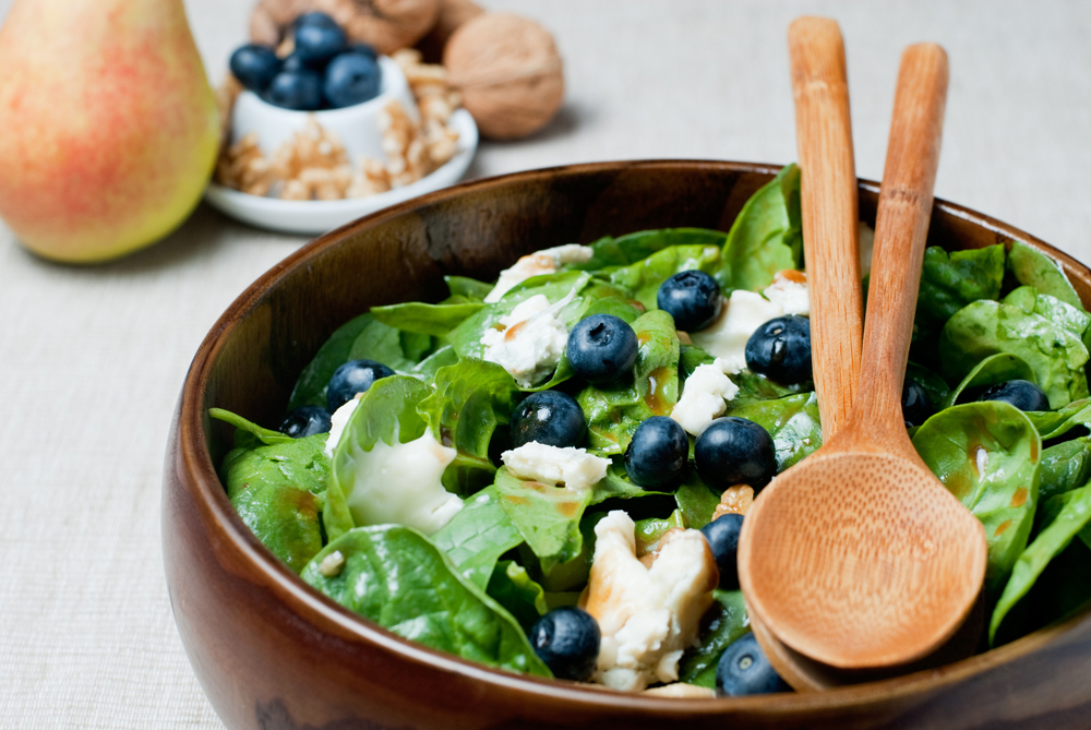 Nothing says #summertime like these ingredients—try combining spinach and blueberries for this delicious salad. Whether you're going to a picnic or taking a weeknight family dinner outdoors, this recipe is simple yet fitting for the season! conta.cc/3xw54SC