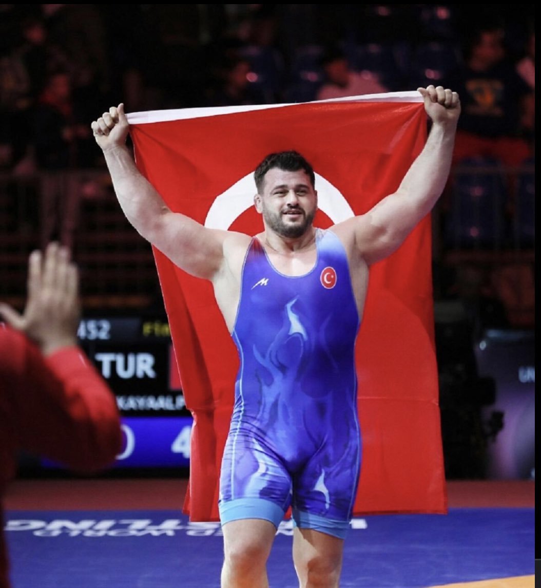 🇹🇷Milli güreşçi Rıza Kayaalp, İtalya'da düzenlenen Matteo Pellicone Turnuvası'nda 🥇altın madalya kazandı.

🤼‍♂️130 kiloda mücadele eden olimpiyat ikincisi, dünya ve Avrupa şampiyonu Rıza Kayaalp, finalde Azerbaycan'dan Saleh Shariati'yi 4-0 yenerek altın madalyanın sahibi oldu.