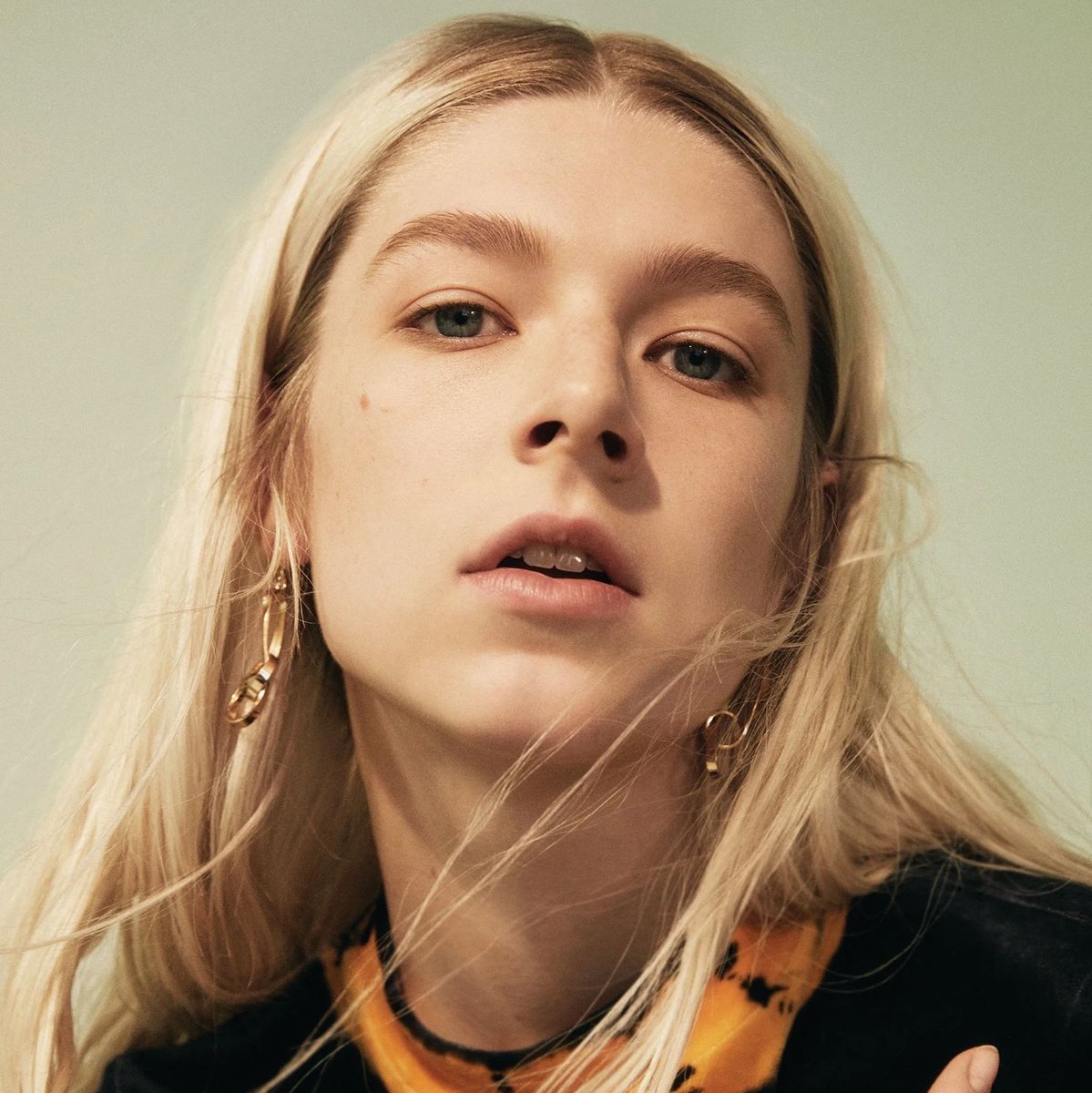 sboficial's tweet photo. 🚨 Hunter Schafer entrou para o elenco do filme prequel de Jogos Vorazes. https://t.co/e5hYi9yTHH