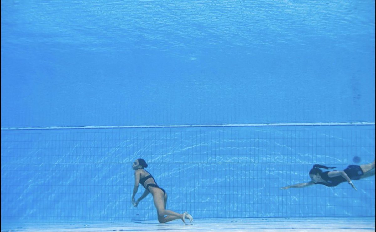 amaliaelopez's tweet photo. La secuencia completa de fotografías de @oliscarff para @AFPphoto del rescate  de Andrea Fuentes a Anita Álvarez lo tiene todo. #Fotoperiodismo 📸 https://t.co/DXdcmlhqCE