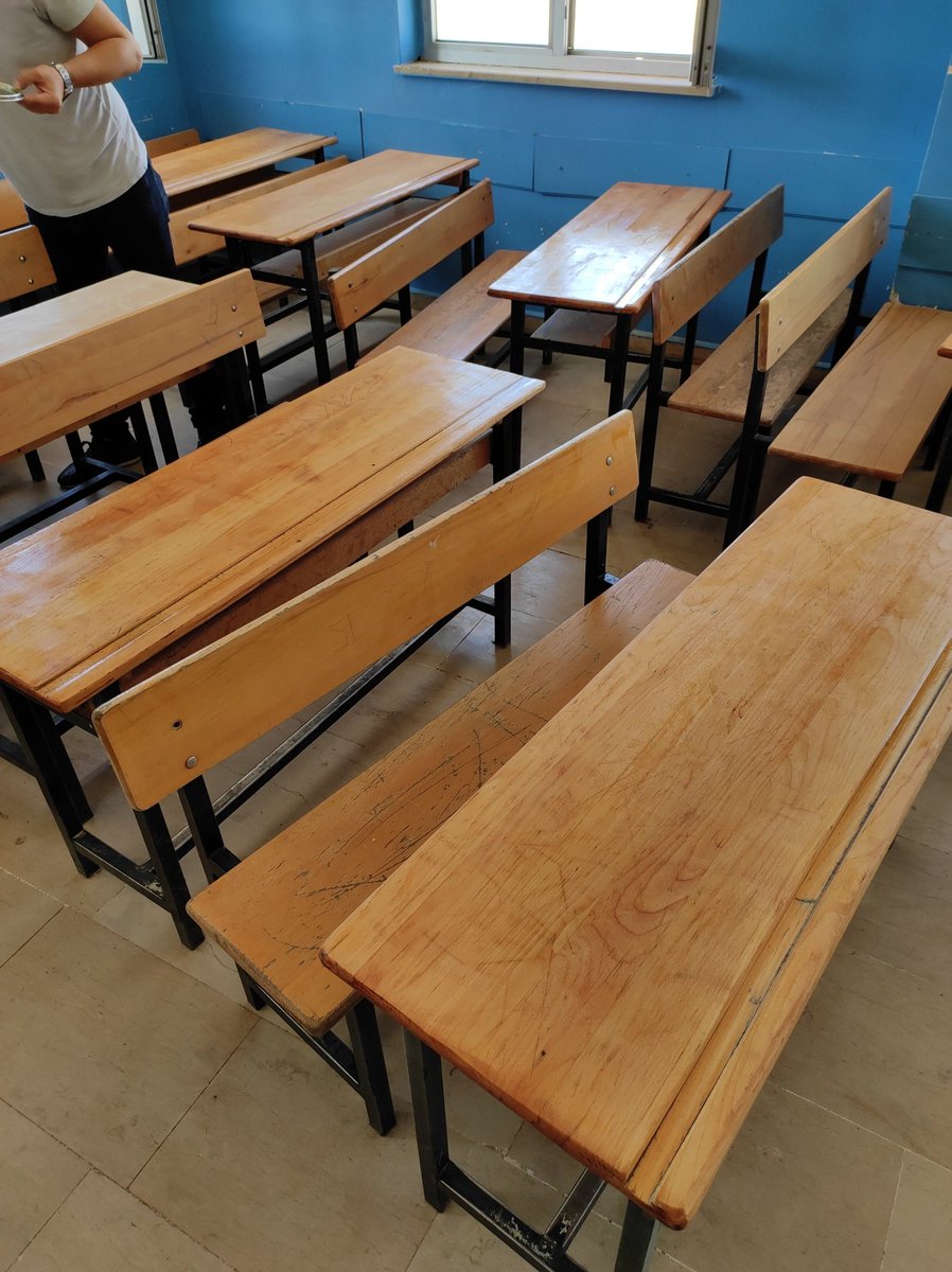 Tatili fırsat bilip okulumuzdaki sıra ve masalarımıza, zımparalayıp vernikle yeni görünüm kazandırarak yeni eğitim öğretim yılı hazırlıklarımıza başladık. Emeği geçen herkese çok teşekkür ederiz. <a href="/ErnezDemir/">Demir Ernez</a> <a href="/SurMilliEgitim/">Sur İlçe Milli Eğitim Müdürlüğü</a> <a href="/Diyarbakirmem/">Diyarbakır İl Millî Eğitim Müdürlüğü</a>