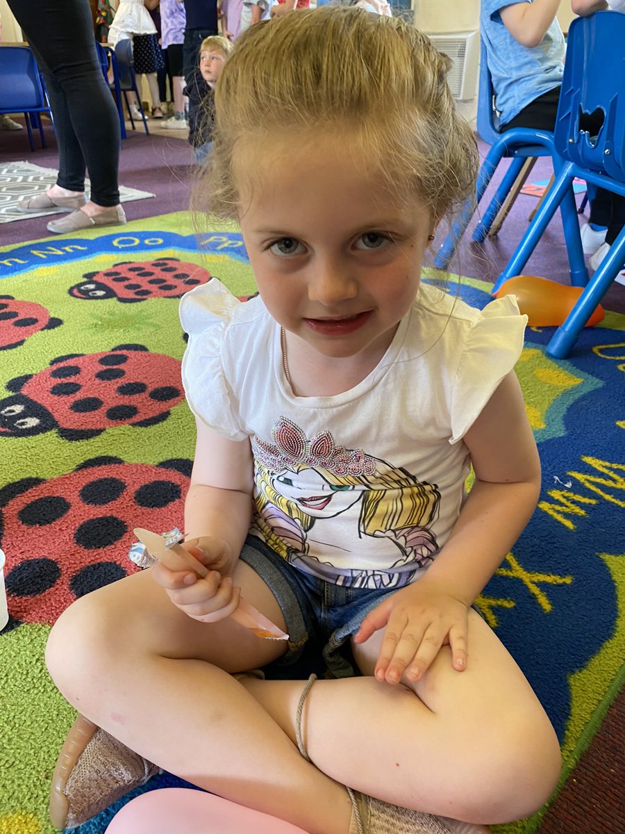 We had ice cream at our party this afternoon! 🎉🍦