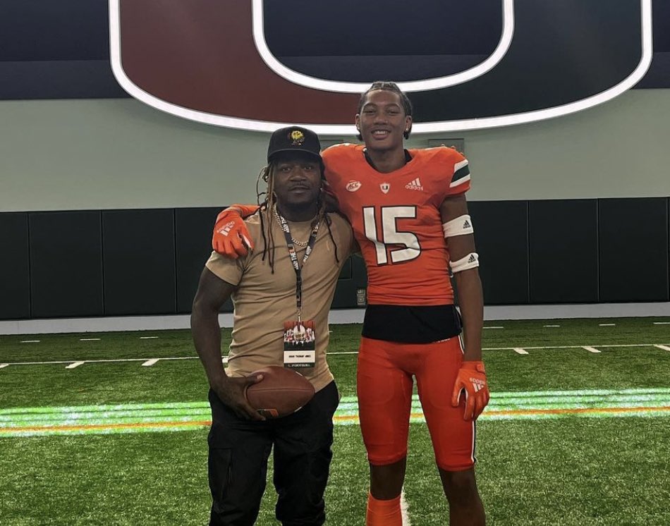 bykevinclark's tweet image. Pac Man Jones said last year he adopted the sons of his late teammate, Chris Henry, and now he’s accompanying Chris Jr. on college visits. I’ve never used this emoji before and might never again:😭