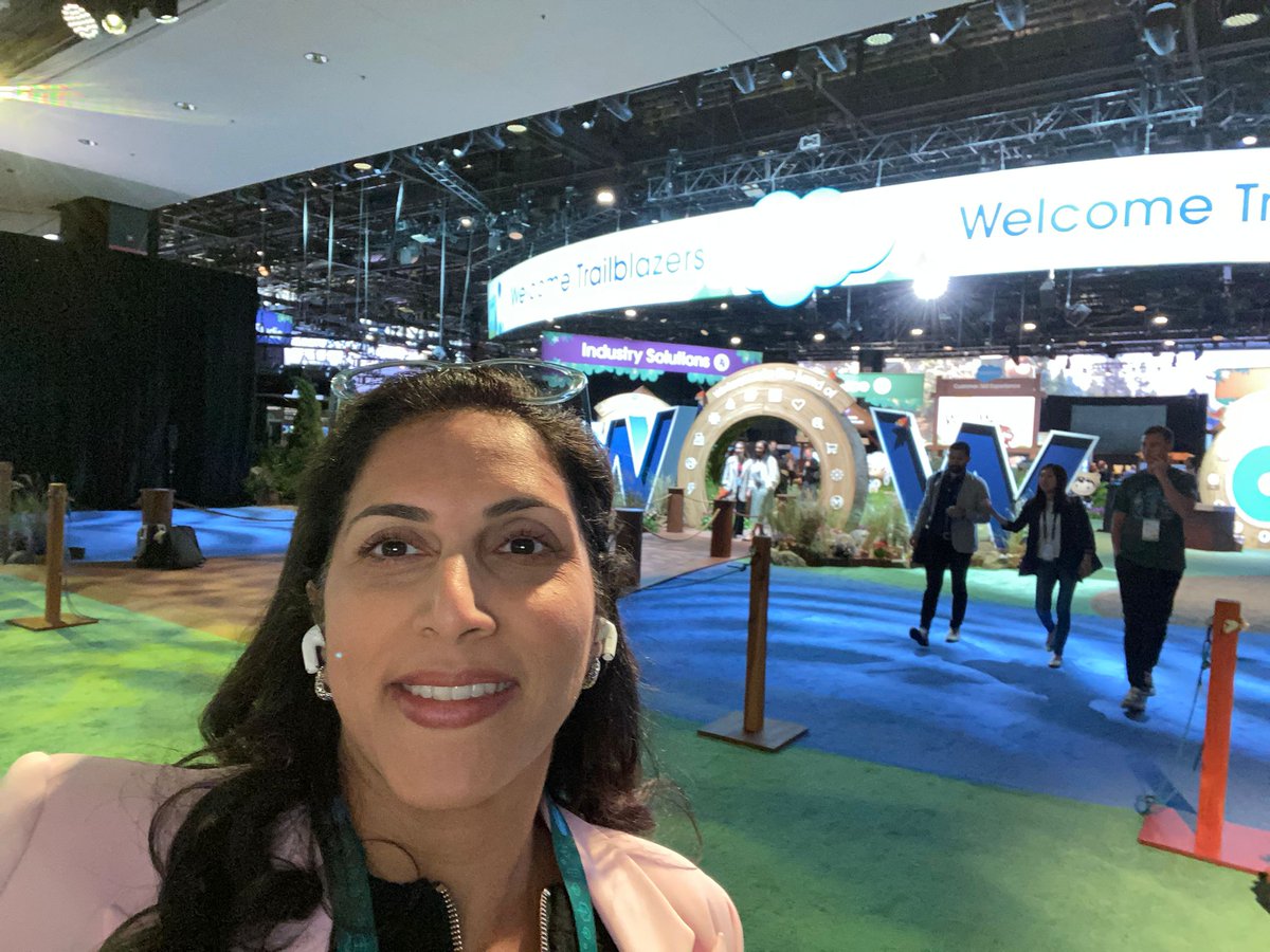 Can you believe it? This week is <a href="/Salesforce/">Salesforce</a> World Tour in NYC! 🍎🚕🗽

It feels like just yesterday thatI was hanging out at #CNX22 with some of the greats like <a href="/sewedge/">Susan Wedge</a>, <a href="/LaShondaInTech/">LaShonda Anderson-Williams</a> and <a href="/JasonAMartial/">Jason Martial</a>.

Can’t wait to do it again tomorrow at #SalesforceTour.