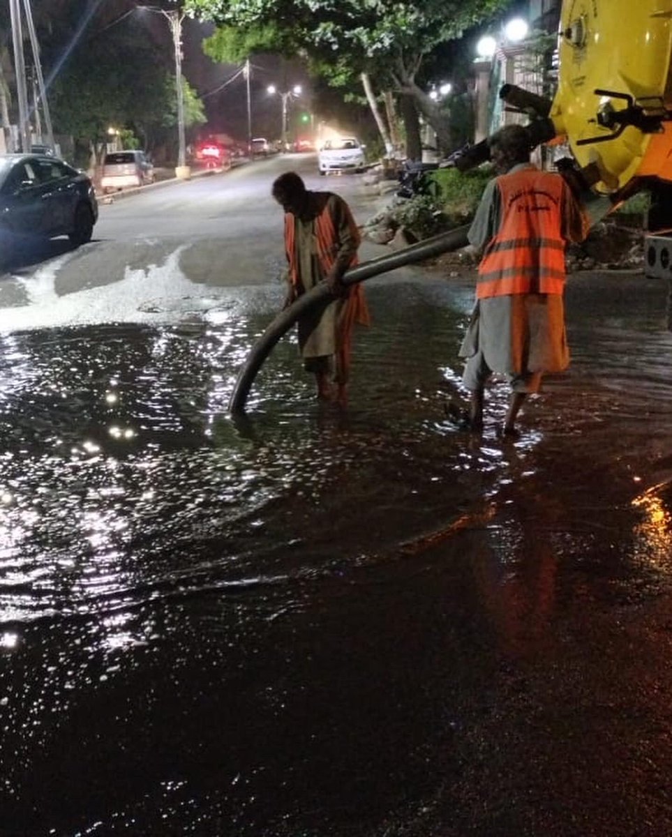 BoardClifton's tweet photo. Dewatering of rain water from 26th street ph-V.
#CBC #DHA #Karachisindh #CantonmentBoardClifton #RainEmergency #CBCSERVE #clifton_cantt_clean_and_Green https://t.co/q9Iq7ufJLy