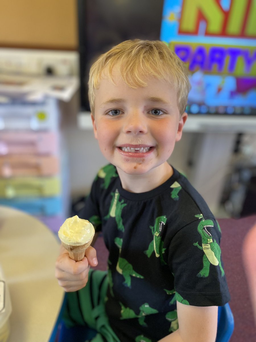 We had ice cream at our party this afternoon! 🎉🍦