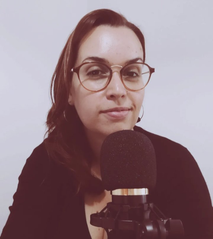 TiciSouza's tweet photo. O microfone é meu companheiro há muitooossss anos 😂 e atualmente trabalho junto com ele pra ajudar outras pessoas a perder o medo, a insegurança de usá-lo... https://t.co/iVSiCLdrlA