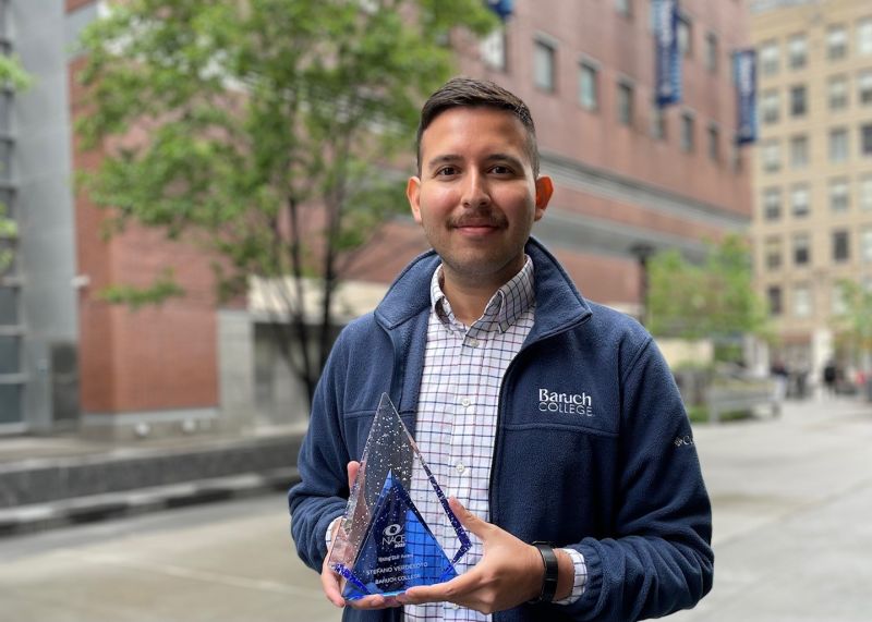 Baruch_Zicklin's tweet photo. Go #TeamZicklin! Stefano Verdesoto, assistant director, employer relations @ZicklinGCMC has won the 2022 Rising Star award from @NACEOrg! 

Read more: https://t.co/1fCj3H8w6p #ZicklinPride #ZicklinBusiness #BaruchPride #ZicklinGCMC #nace #employerrelations https://t.co/0F53usYqBK