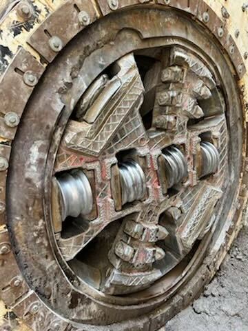 earthboring's tweet image. #mtbm drives come in all lengths &amp;amp; sizes. This current drive on our Halton project clocked in at 545m for a 1200mm concrete sanitary. Another long drive notched into the belt. Success was a collective team effort, grit, hard work and determination. Great work Team! More to come!