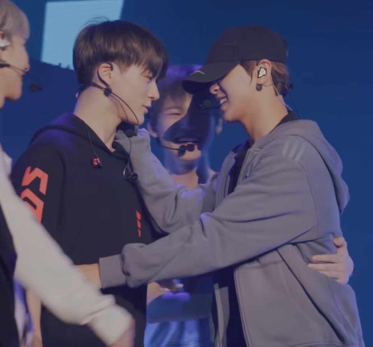 fold_jen's tweet photo. 나는 정말 .. 이 남자가 <썸남스킬발동>할때 너무 좋음 https://t.co/YutJ26nFl1