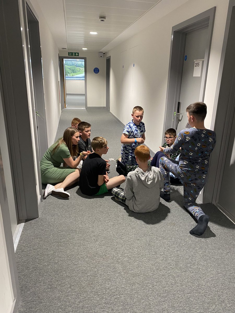 MissM_StP's tweet photo. Corridor cards before bed ♠️♥️♣️♦️@MissF_StP https://t.co/gGIdhL3y5I