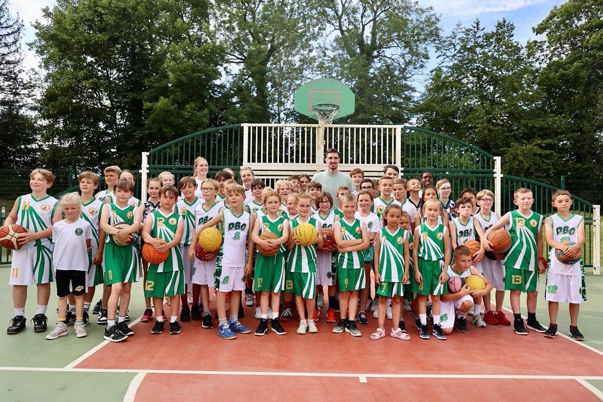 NandoDeColo's tweet photo. Moment de partage avec les jeunes basketteurs et basketteuses du @GrandArras 😉 
Merci pour l’accueil 👍🏻 #RetoursAuxSources #Rivière https://t.co/Of92krdQTc