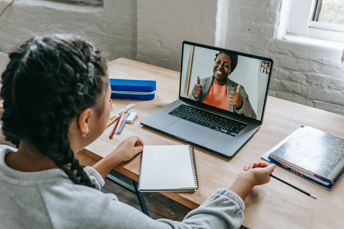 ahisa_national's tweet photo. .@steven_kolber lists 6 ways to use instructional video 

Courtesy - @teacherACER

https://t.co/BsZ8rbZsud

#onlinelearning #remotework #DigitalLearning #teachingtechniques #edchat #STEM #edleaders #edlearning #techthought https://t.co/yXLSOYRnUJ
