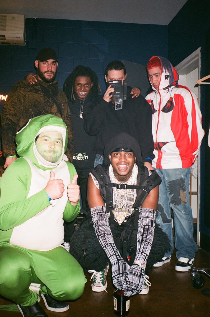 MaskedGorilla's tweet photo. .@lyle4ever @THESLUMPGOD @zillakami @dill35mm https://t.co/c5uONTETRY