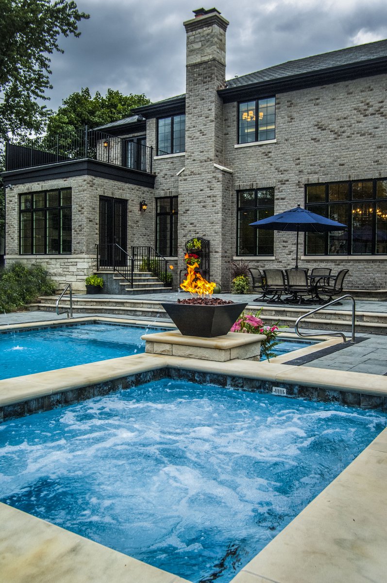 Rectangular Pool and Spa #pooldesign #swimmingpools #landscapedesign houzz.com/projects/13235…