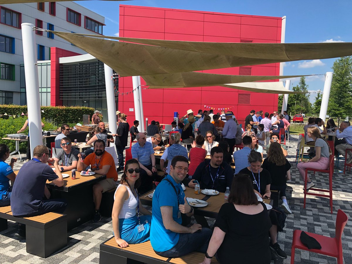 ElodieViau's tweet photo. @esa today it was a great pleasure to see in all our site our teams getting together for an afternoon of teams activities. At ECSAT @HarwellCampus a sunny and warm atmosphere! 🌞🛰🇪🇺🇬🇧 https://t.co/AFT5ZCevoQ
