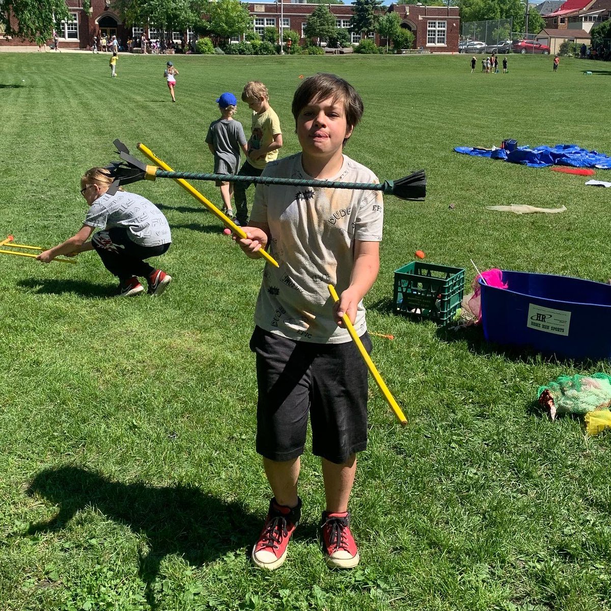 WolseleyR9's tweet photo. #Juggling 🤹 at the #OutdoorChallenge for exploration time #devilsticks #platespinning #diabolo https://t.co/6knI5WkDFd