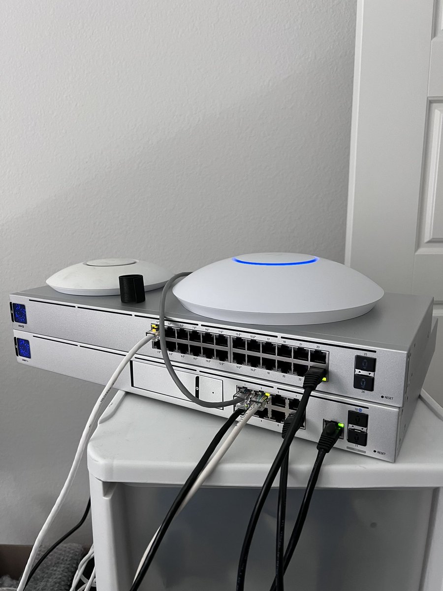 kylepetree's tweet photo. It’s so overkill but I love it!
-Ubiquiti Dream Machine Pro
-Switch 24 PoE
-U6 long range AP (feat my old AC-Lite next to it)
Now just waiting for the cameras to come in stock and to properly rack everything
#ubiquiti #dreammachinepro #networking https://t.co/03K7LC5jiB