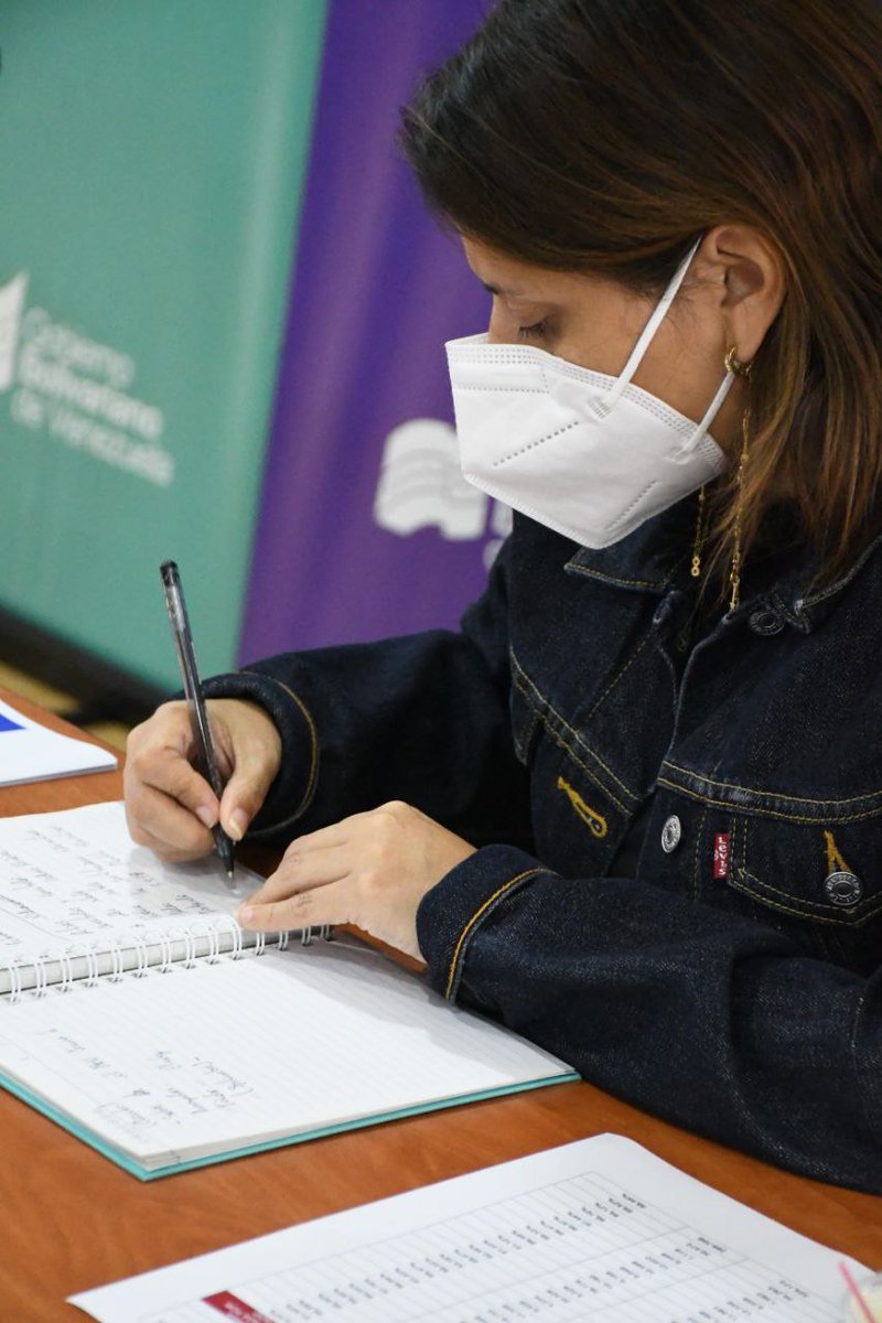 _LaAvanzadora's tweet photo. Pdte. @NicolasMaduro, hoy sostuve videoconferencia con los jefes/as de zonas educativas del país y entes adscritos, evaluamos la conformación de las Brigadas Comunitarias Militares de Educación, verificamos los avances del SNIU 2022 y los reportes en el Sistema Sígueme. https://t.co/q06GPWf6Jp