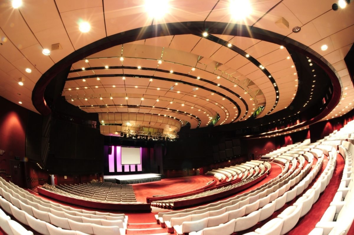 🎙️ If UK gets to host #Eurovision, then let’s go back to basics… Most fans engage with contest via social media anyway, so why not a smaller venue and more eco-friendly event? #Harrogate2023🇬🇧🫖 would represent both the future and an affectionate nod to the past