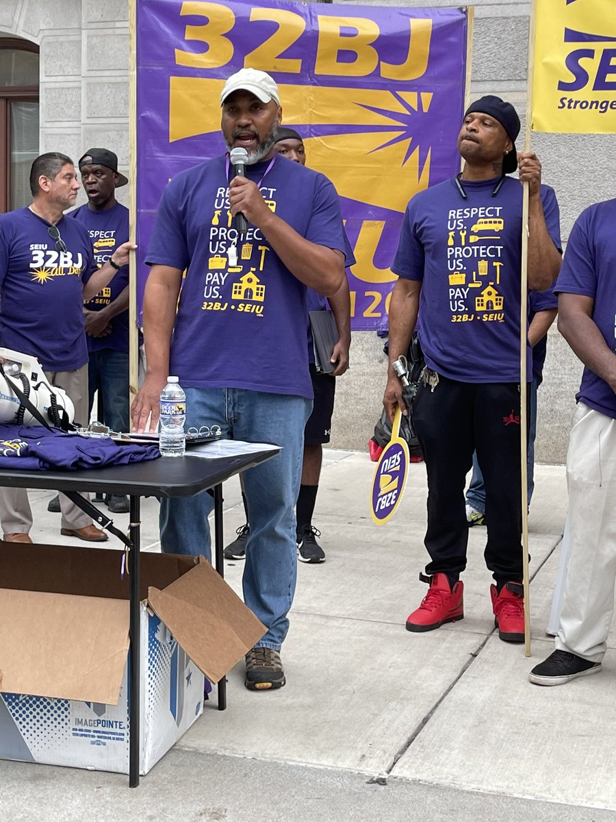 32BJSEIU's tweet photo. PSD Bus Attendant Jon Perez is eager to learn from elective trainings, “I know how to do my job well, but I want to make sure that every bus attendant in the PSD like myself has all the tools they need to do their jobs well & keep kids safe.” #RespectUsProtectUs https://t.co/U2GmalwHvR