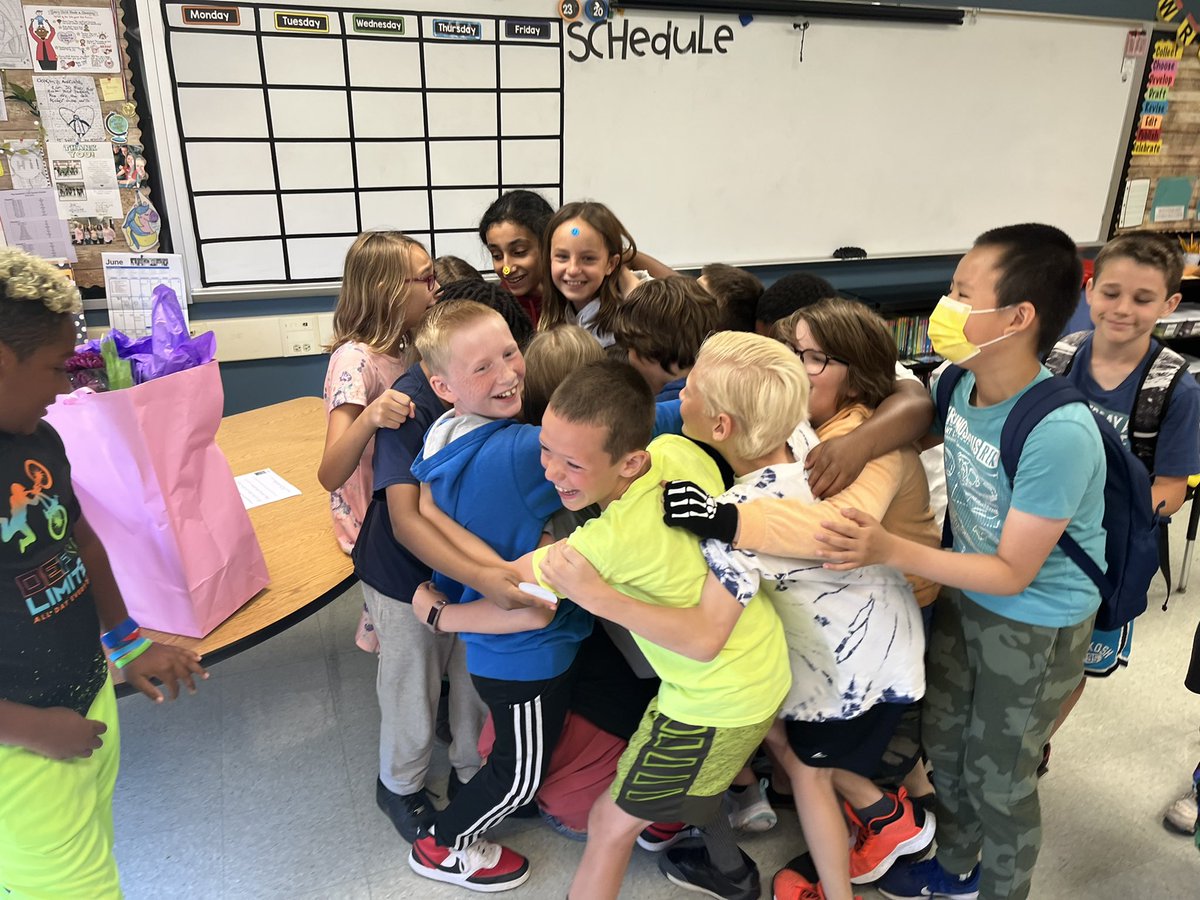 An unforgettable year with an unforgettable class 💙💛 <a href="/maplemere/">MaplemereElementarySchool</a>