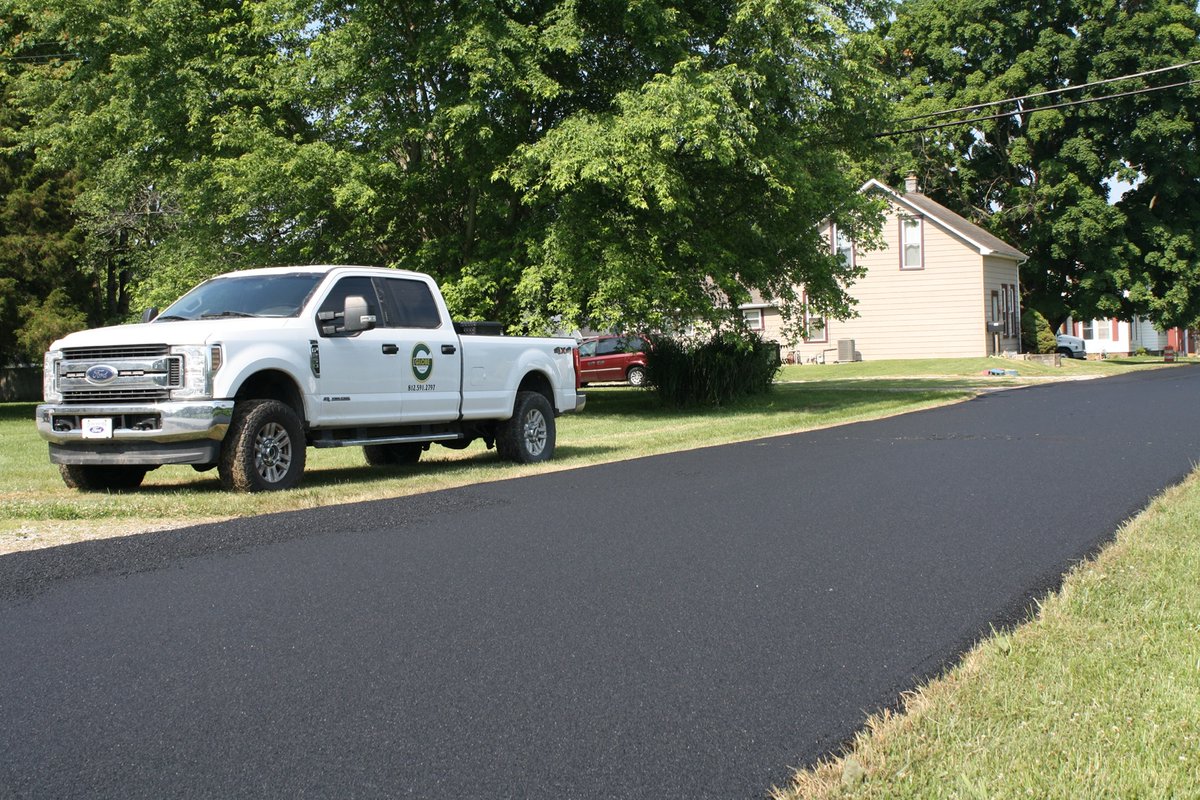Globe_Asphalt's tweet photo. We’re paving in the beautiful #IN Town of #HopeIN improving roadways thanks to the @GovHolcomb #CommunityCrossingGrant. The program provides match funding for 396 Indiana cities, towns &amp; communities road improvements through the #NextLevelRoads, #CommunityCrossingsInitiative. https://t.co/dZvbw9t5zu