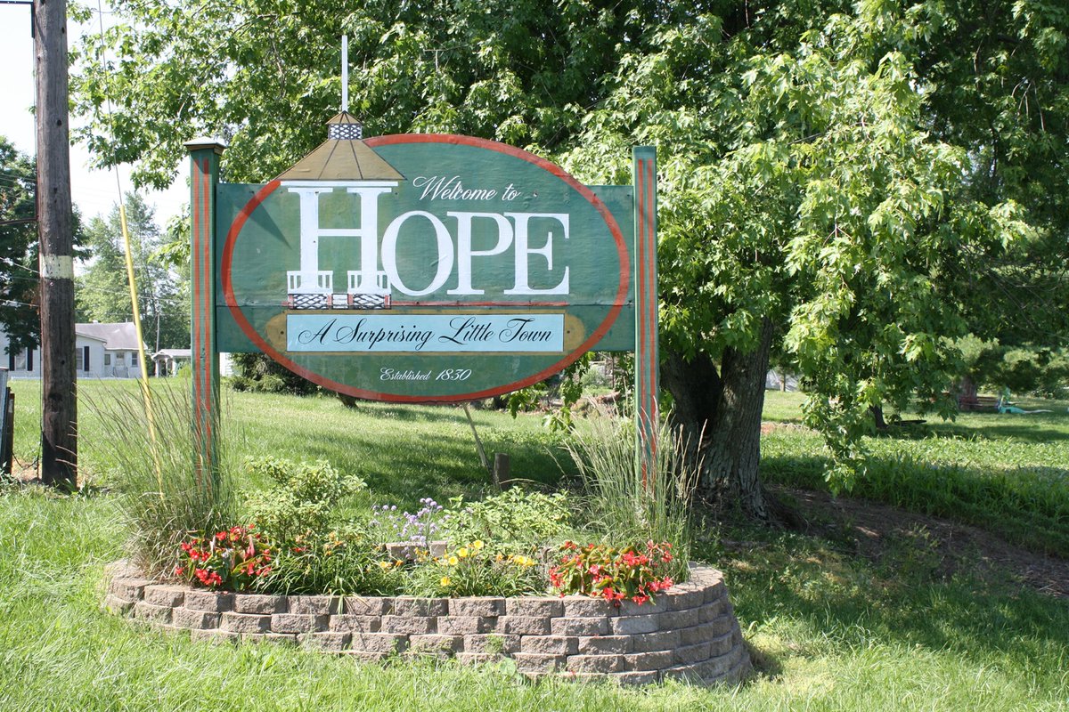 Globe_Asphalt's tweet photo. We’re paving in the beautiful #IN Town of #HopeIN improving roadways thanks to the @GovHolcomb #CommunityCrossingGrant. The program provides match funding for 396 Indiana cities, towns &amp; communities road improvements through the #NextLevelRoads, #CommunityCrossingsInitiative. https://t.co/dZvbw9t5zu