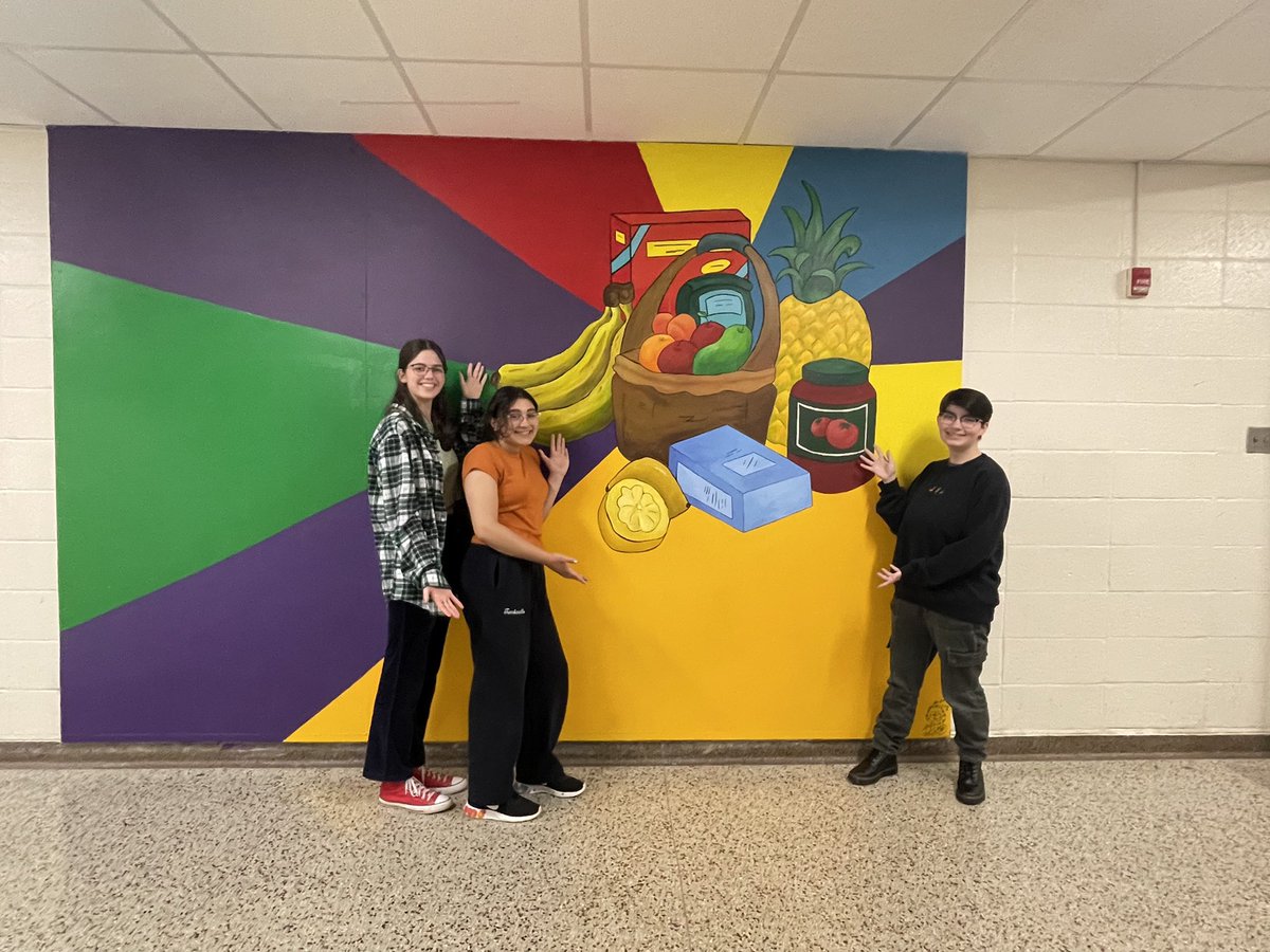 Ramon’s Place Food Pantry has a beautiful new mural to welcome our district’s families! Thank you Anna Tumbarello for your creative genius and vision! Thanks to Esther Loring, Hailey Beck and Art Honor society students Olivia Bingham &amp; Thomas Cavuto for your help🍓🍎🍊🍋🍽
