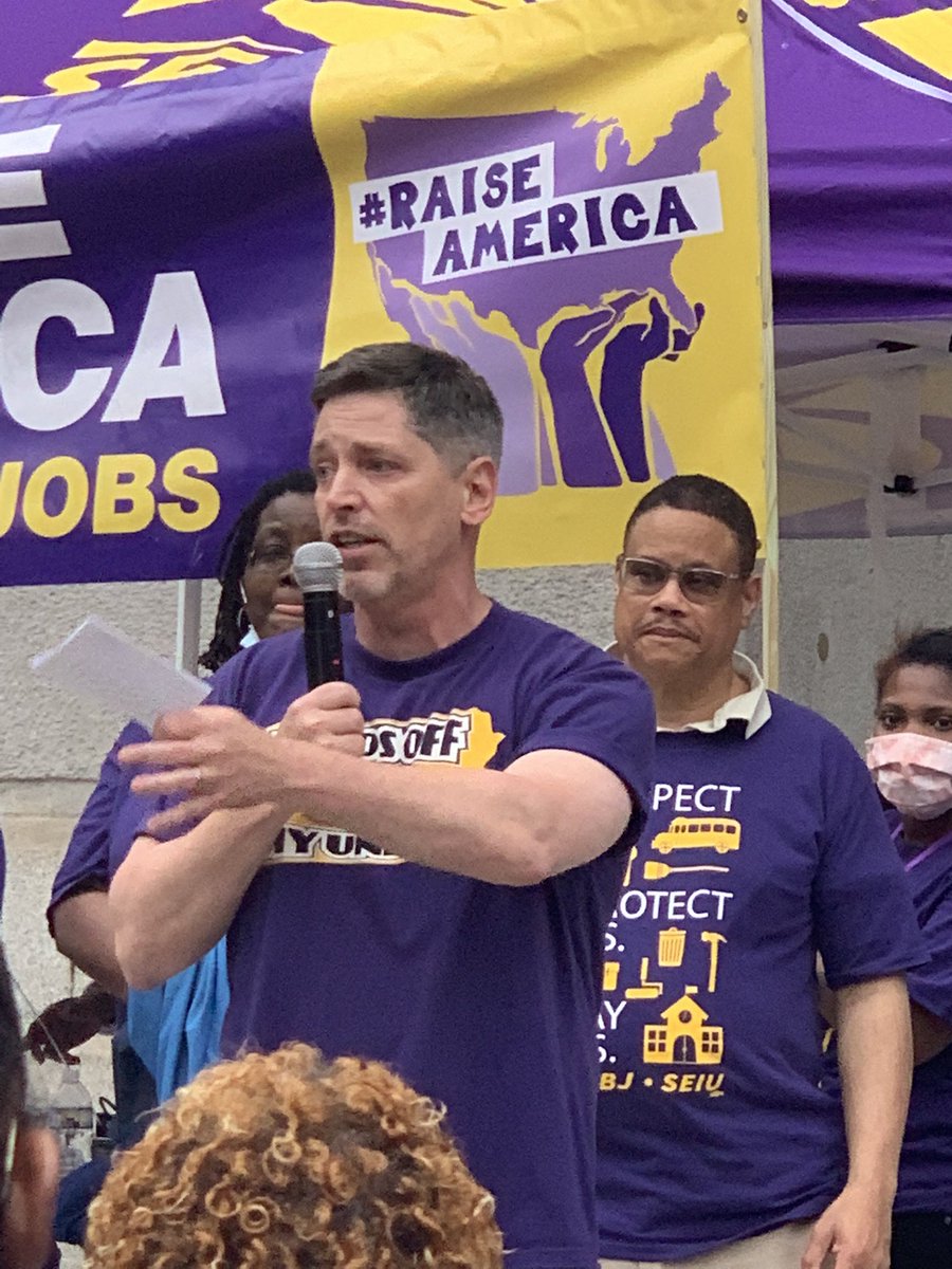 ewalkerofficial's tweet photo. Our @32BJSEIU VP Gabe Morgan says that hero’s don’t need pizza parties, they need raises! #RespectUsProtectUs https://t.co/7zOalYuW8c