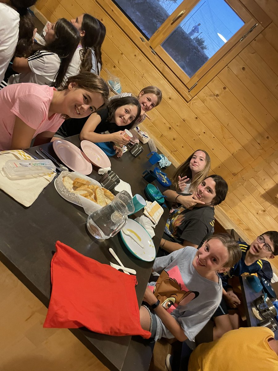 PrimariaICM's tweet photo. Pues a cenar se ha dicho… ñam -ñam @colegioicm https://t.co/UO8takK87n