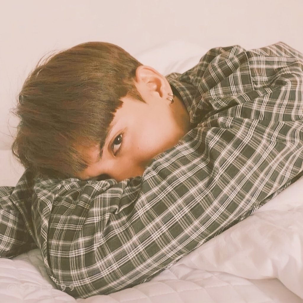 stellveryjun's tweet photo. walang pipigil sa puso kong dalawa ang bitbit, 
mga tao sa paligid 'hindi pwede yan' ang giit;
pero hindi papakinggan, patuloy na ipipilit
dahil ang totoo niyan tadhana na ang umukit
para mahalin kayong dalawa na tunay at higit. 

@SB19Official #SB19
#SB19_STELL #SB19_PABLO https://t.co/lBW9tTLNc5
