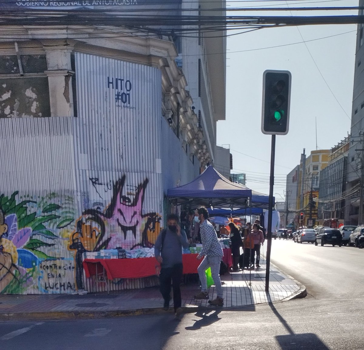Cada vez menos espacio para el tránsito peatonal a veces hay que bajar a la calzada  exponiendose a accidentes tbn personas en sillas de ruedas o bebés en coche ni siquiera pueden pasar libremente  <a href="/CCAntofagasta/">Cámara de Comercio de Antofagasta</a> <a href="/jonathanplan9/">Jonathan Velásquez</a> <a href="/Ignacio79039541/">Ignacio Pozo Piña</a> #Antofagasta