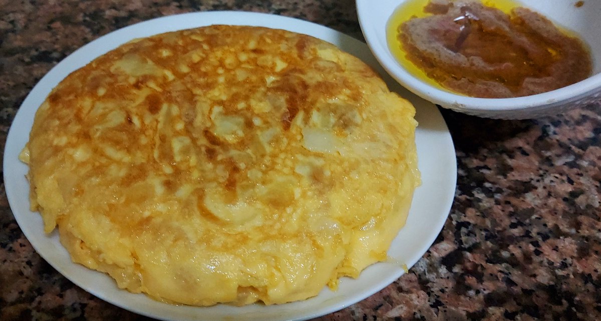 comocomodiadia's tweet photo. #pantomate en #mollete con #tortilladepatataycebolla hecha en #aove y en #wok, para que quede jugosa y tierna por dentro, pero no cruda... #guisoyo #comocomodiadia https://t.co/77jqCqIotS