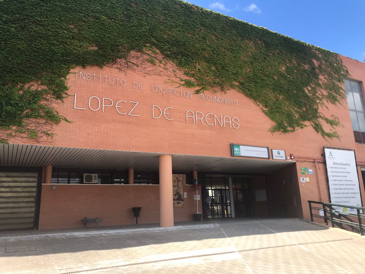 educa360_EdTech's tweet photo. 🗓 Hoy visitamos el Aula de #Emprendimiento💡del @lopezdearenas
Nuestros compañeros @roncero_franM (COO) y @kikofjct (Dircom) han compartido sus experiencias sobre el emprendimiento y el #marketing en el #metaverso 🚀
#Educacion #MetaversoEducativo #AgenteTic https://t.co/8FYkCg0cua
