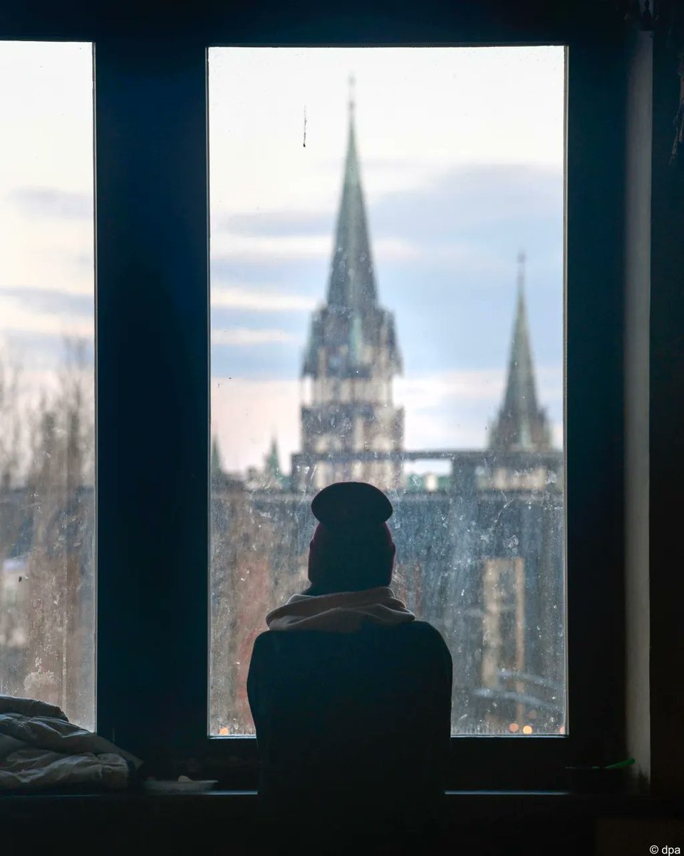 GermanAmbUSA's tweet image. Germany stands by the refugees from Ukraine. So far, 800,000 refugees have found protection in Germany &amp;amp; 135,000 Ukrainian children are enrolled in German schools. We will continue to help however we can. #StandWithUkraine