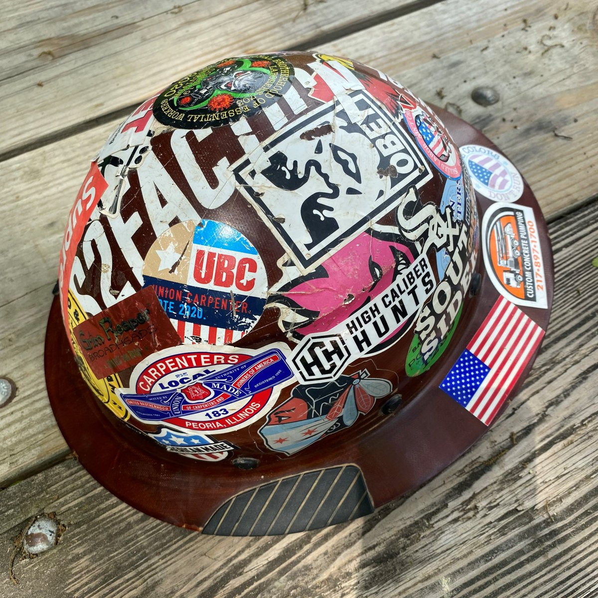 MidAmCarpenters's tweet image. Happy #HardHatWednesday and check out this submission from #Local237! Great collection of stickers, brother ✊ 
Remember to DM us your hardhat pictures or email them to info@carpentersunion.org