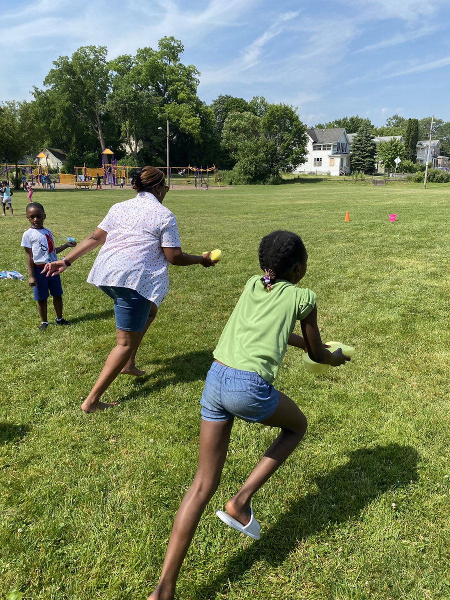 Field Days <a href="/FrazerFrontier/">Frazer School</a> today were amazing! <a href="/jaime_commisso/">Jaime Commisso</a> we rocked field days 🧡🖤👯‍♀️<a href="/DBfield/">L.Brumfield</a> <a href="/cderedita1019/">Chelsey MacDougall D’Eredita</a>