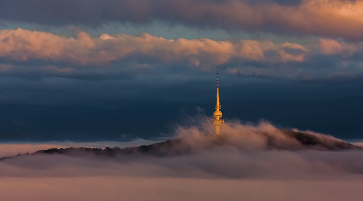 A foggy post for a #ThrowbackThursday. Also, a question for @Telstra, when are they planning to reopen the #telstratower? Visits to the iconic tower are missed by many locals and the visitors. Thank you. 🙏🏾
#myislandhome #fog #sunrise #winterwonderland @visitcanberra @Canberra
