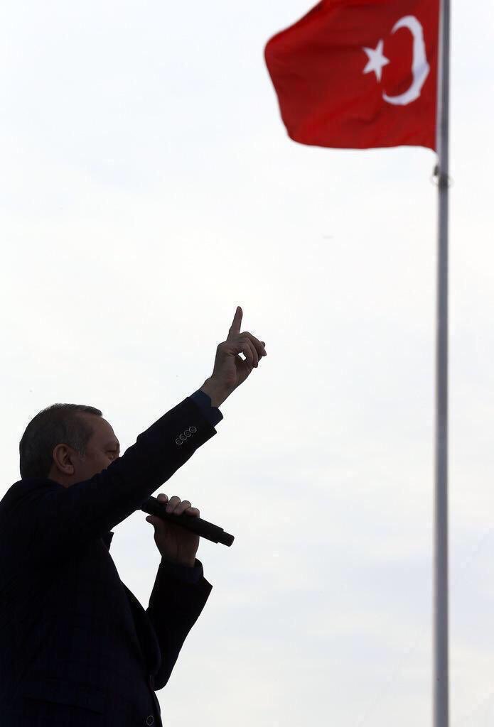 Kaldır şaadet parmağını arkanda yürümeyen namerttir. #ErdoğanaSözVer 
#TarihERDOĞANyazacak 
#RecepTayyipErdogan