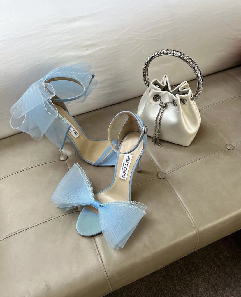 TrendeyF's tweet photo. Jimmy Choo 
شرايكم ؟ بلون البيبي بلو مررره حلو https://t.co/MOJ2WT2egd