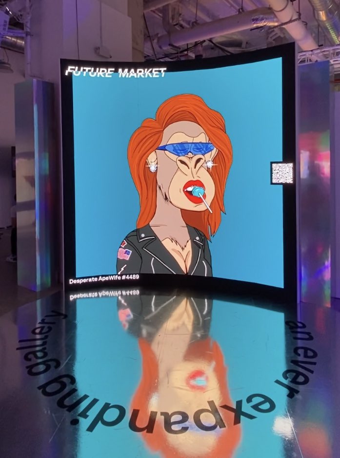 At the @Coinbase_NFT Future Market today 😍 

Amazing seeing <a href="/DApeWives/">Desperate ApeWives</a> larger than life!

<a href="/NFT_NYC/">NFT.NYC</a>