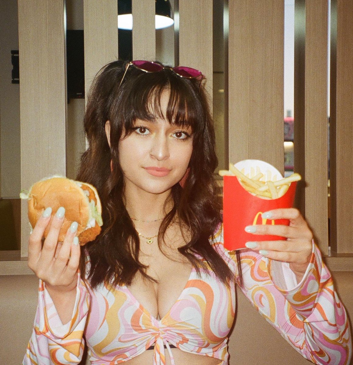 hot burger bitches <a href="/spacecowgirl666/">Chels</a>