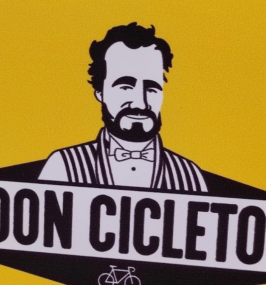 chemagato's tweet photo. ¿Es mi mente enferma o alguien más cree que @CastellaTuiter es la personalidad secreta de @DonCicleto ? https://t.co/9n39EZKO4S